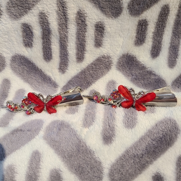 Set of 2 Red Butterfly 🦋 hair clips - Picture 3 of 5